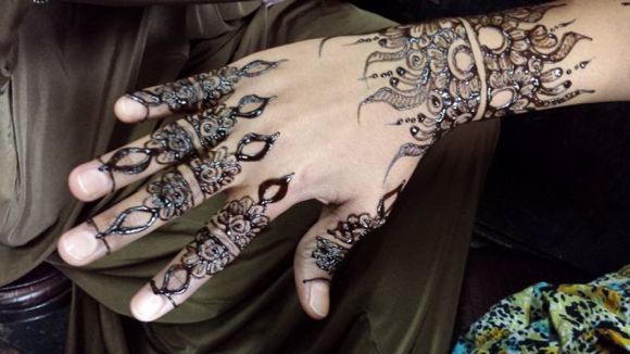 Sabrina Seyf's henna art