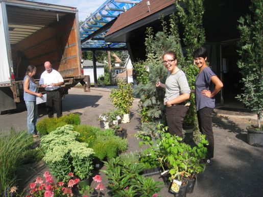 Unloading plants at the Tiny Diner, courtesy EcoMetro Tour