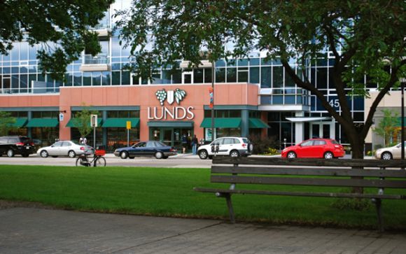 The Lunds next to Chute Square in Minneapolis, courtesy Steve/sdate